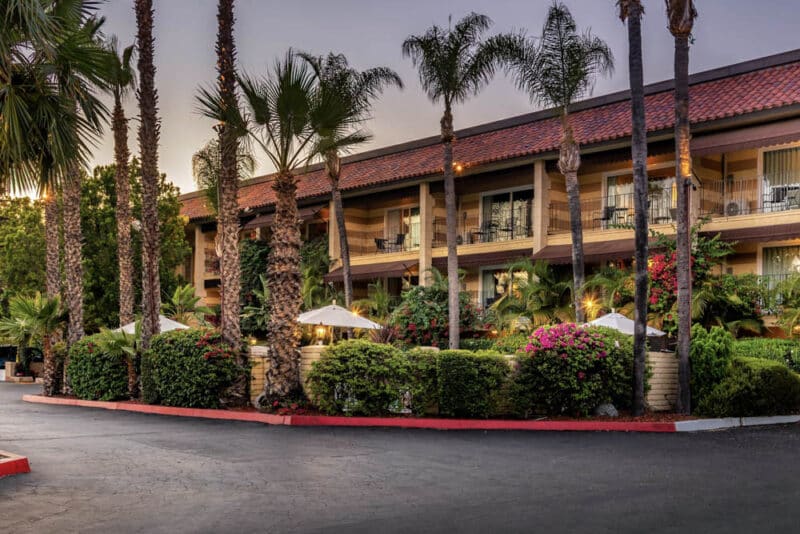Anaheim Hotels Close to Knott's Berry Farm: Hotel Pepper Tree