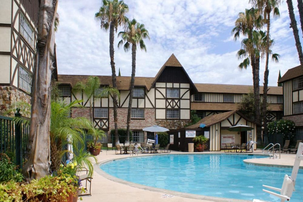 Best Knott's Berry Farm Hotels in Anaheim, California: Anaheim Majestic Garden Hotel