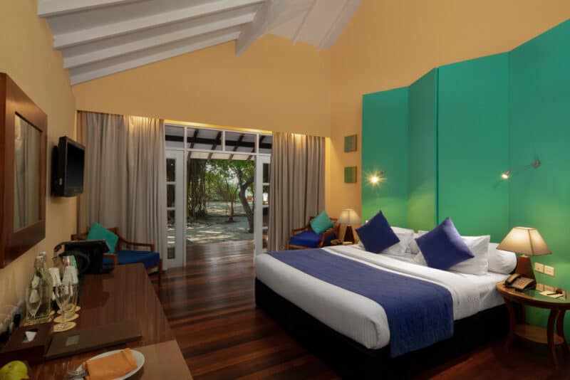 Boutique Hotels in Maldives with Overwater Bungalows: Adaaran Select Meedhupparu