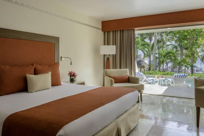 Cool Cancun Hotels with Swim-Up Rooms: Grand Park Royal Cancun