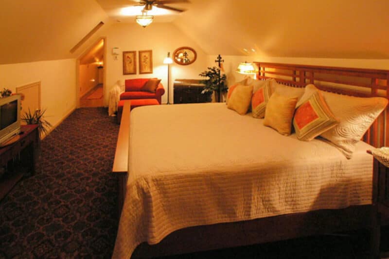 Hershey Hotels Close to Hersheypark: Annville Inn Bed & Breakfast