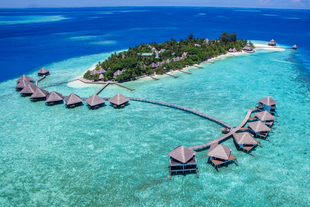Unique Maldives Hotels with Overwater Bungalows: Adaaran Club Rannalhi