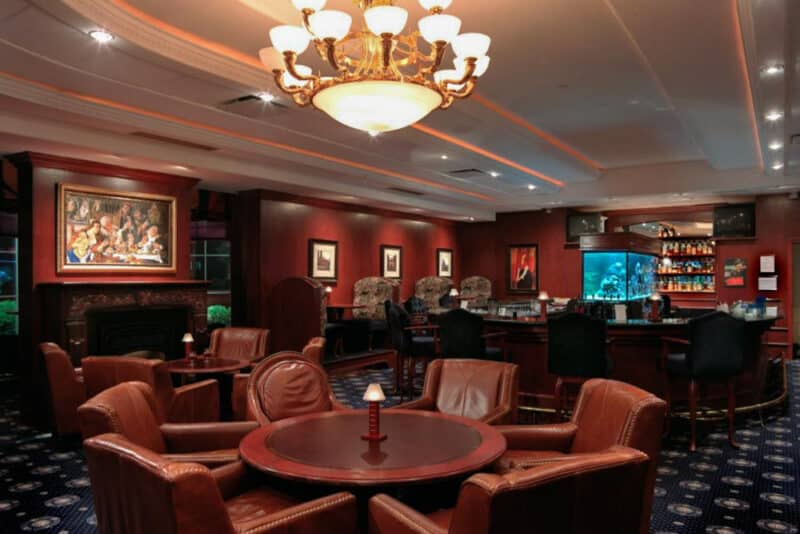 Best Edmonton Hotels: Chateau Louis Hotel
