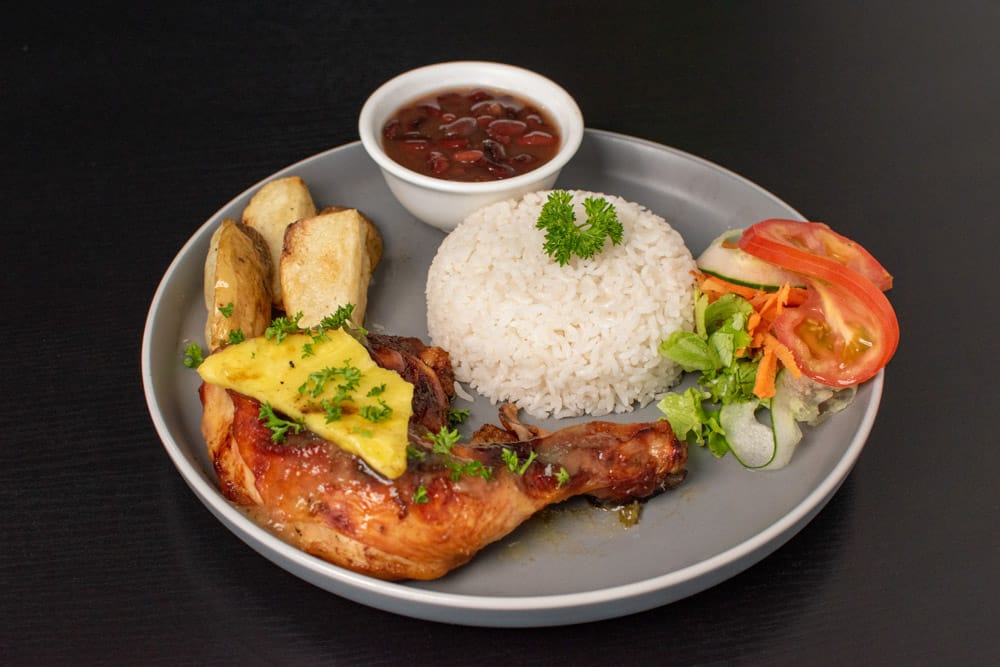 Local foods to Try in Costa Rica: Casado
