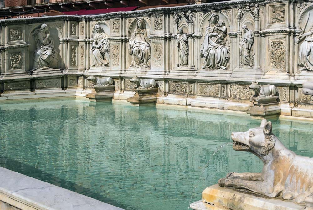 Must do things in Siena, Italy: Fonte Gaia