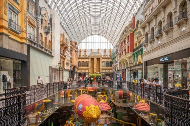 Cool Things to do in Edmonton: West Edmonton Mall
