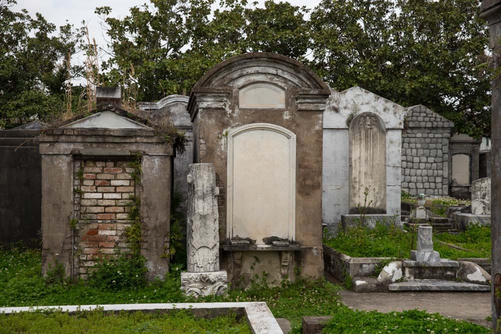 Spooky Halloween Towns to Visit: Ghost Tour in New Orleans