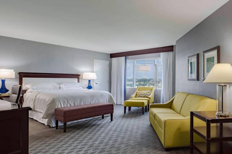 Arlington Hotels Close to AT&T Stadium: Sheraton Arlington Hotel