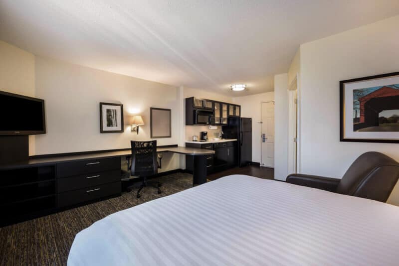 Arlington Hotels Close to AT&T Stadium: Sonesta Simply Suites Arlington
