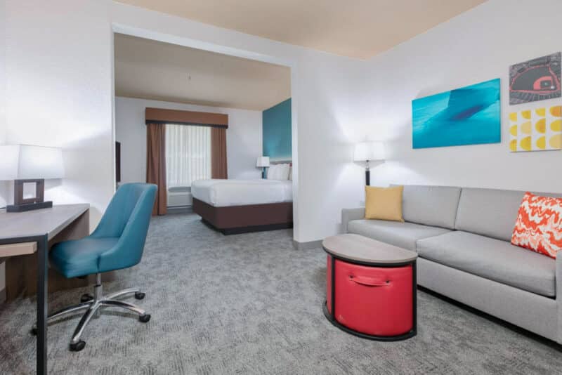 Best Hotels Near AT&T Stadium: Comfort Suites Arlington - Entertainment District