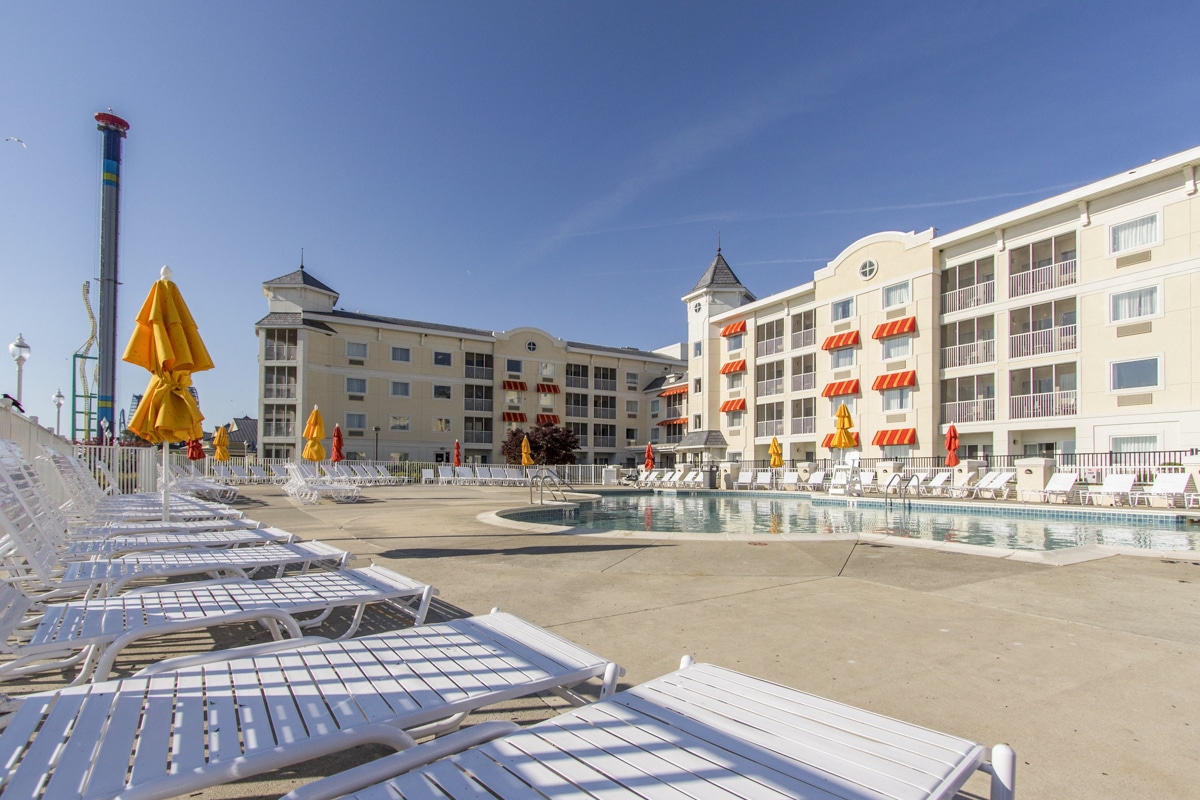 Best Hotels Near Cedar Point: Cedar Point Hotel Breakers