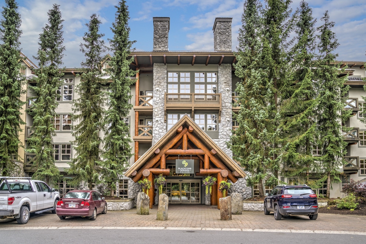Best Luxury Hotels in Whistler, Canada: Blackcomb Springs Suites by CLIQUE