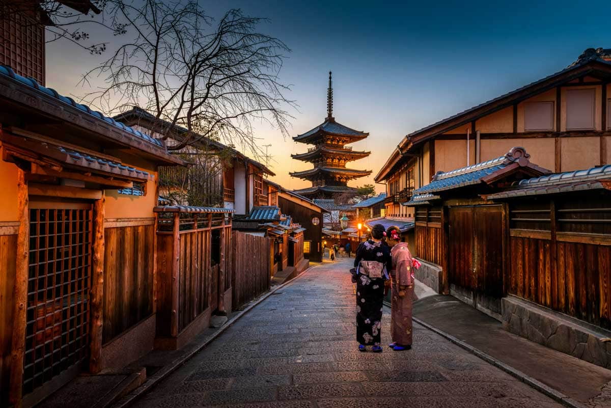 Cool Things to do in Kyoto: Higashiyama Hanatoro