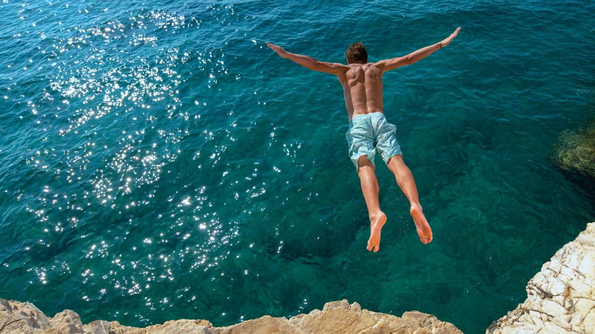 Must do things in Jamaica: Cliff Divers at Rick’s Cafe