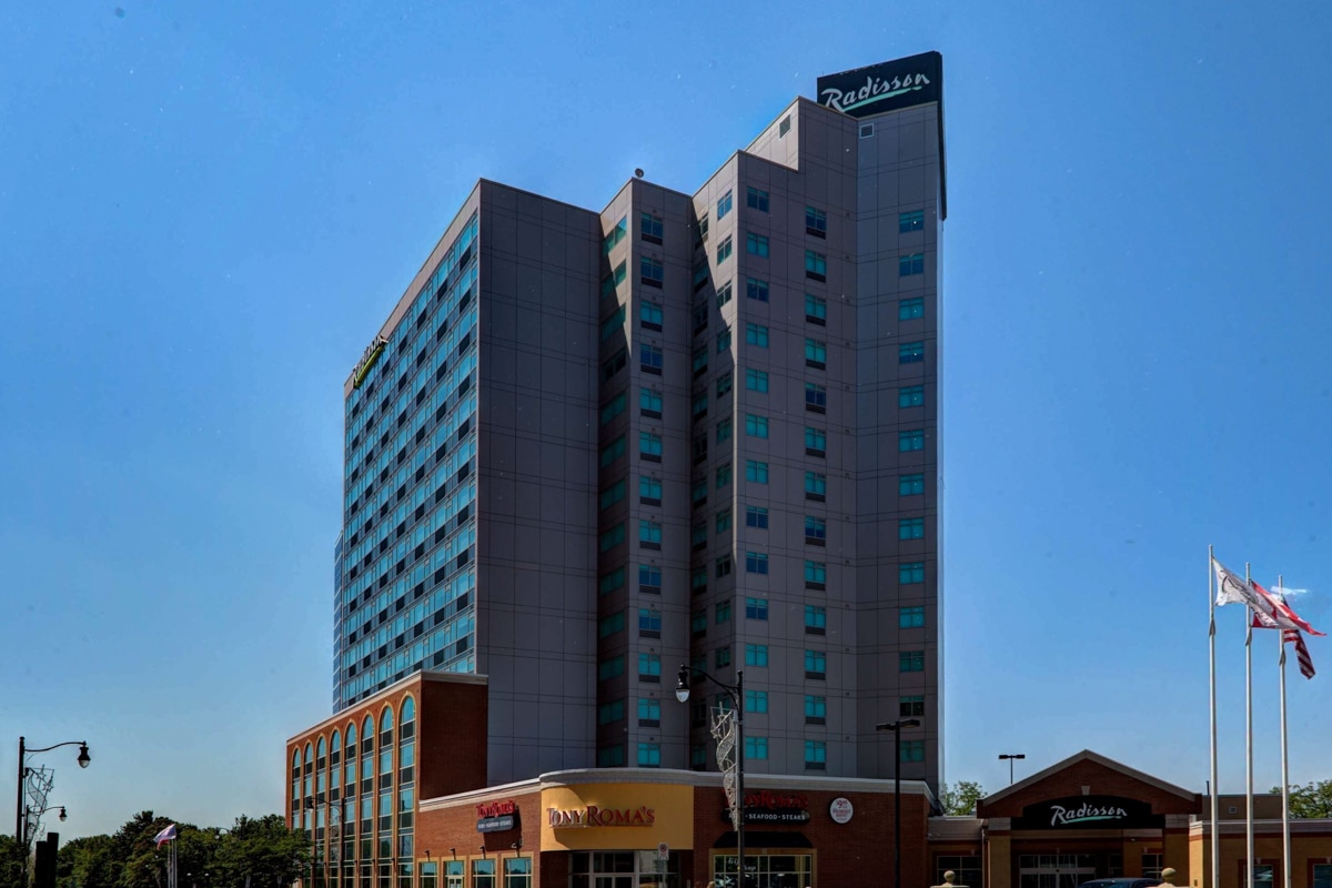 Ontario Hotels Close to Niagara Falls: Radisson Hotel & Suites Fallsview