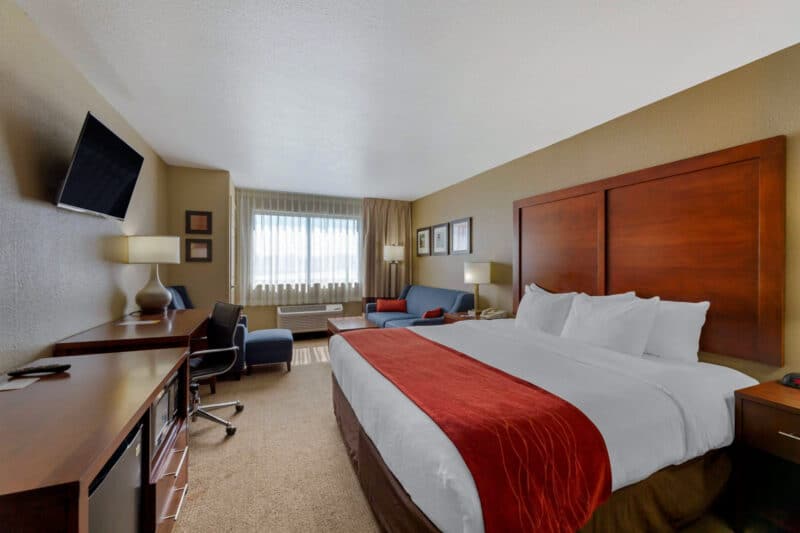 Sandusky Hotels Close to Cedar Point: Comfort Inn River’s Edge