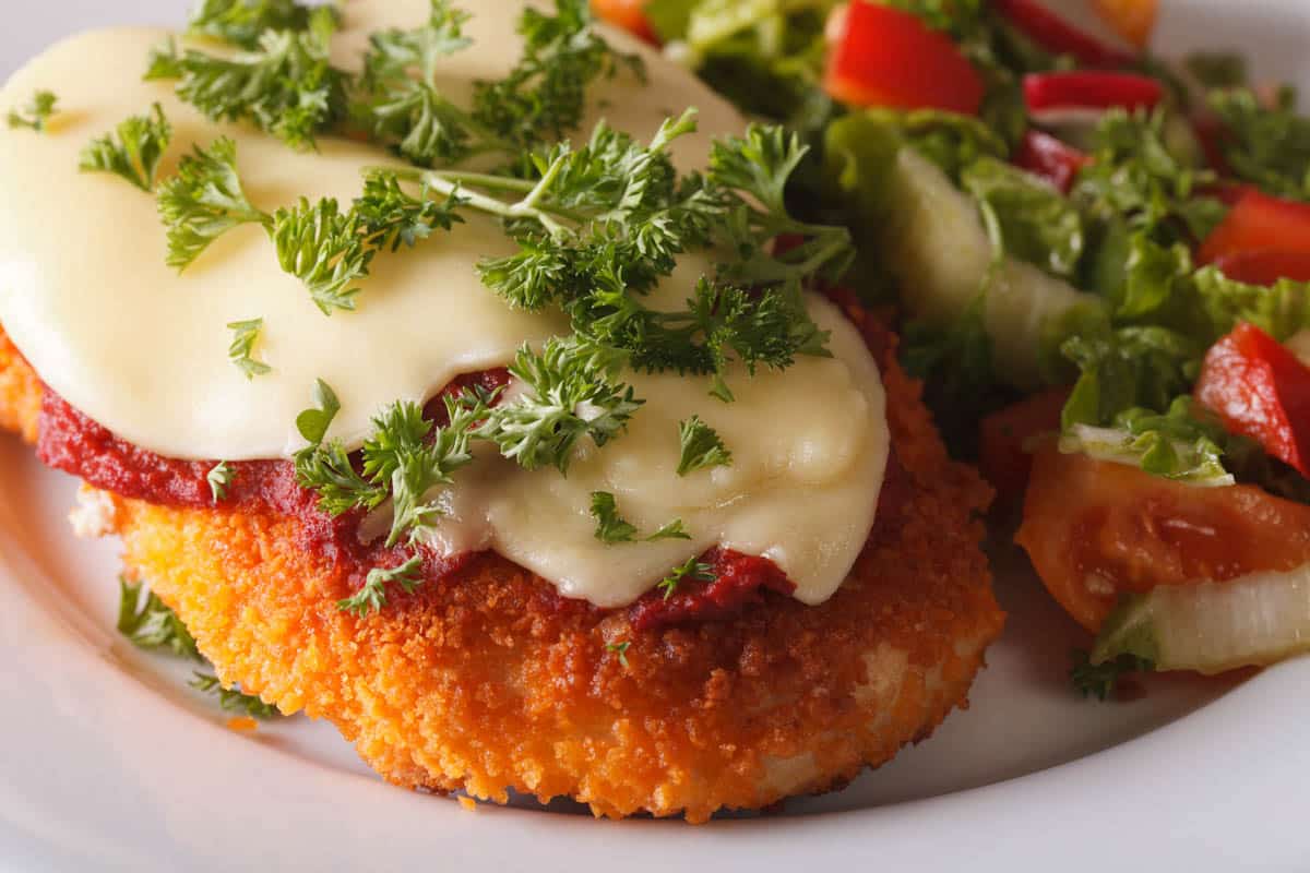 Traditional Foods to Try in Australia: Chicken Parmigiana