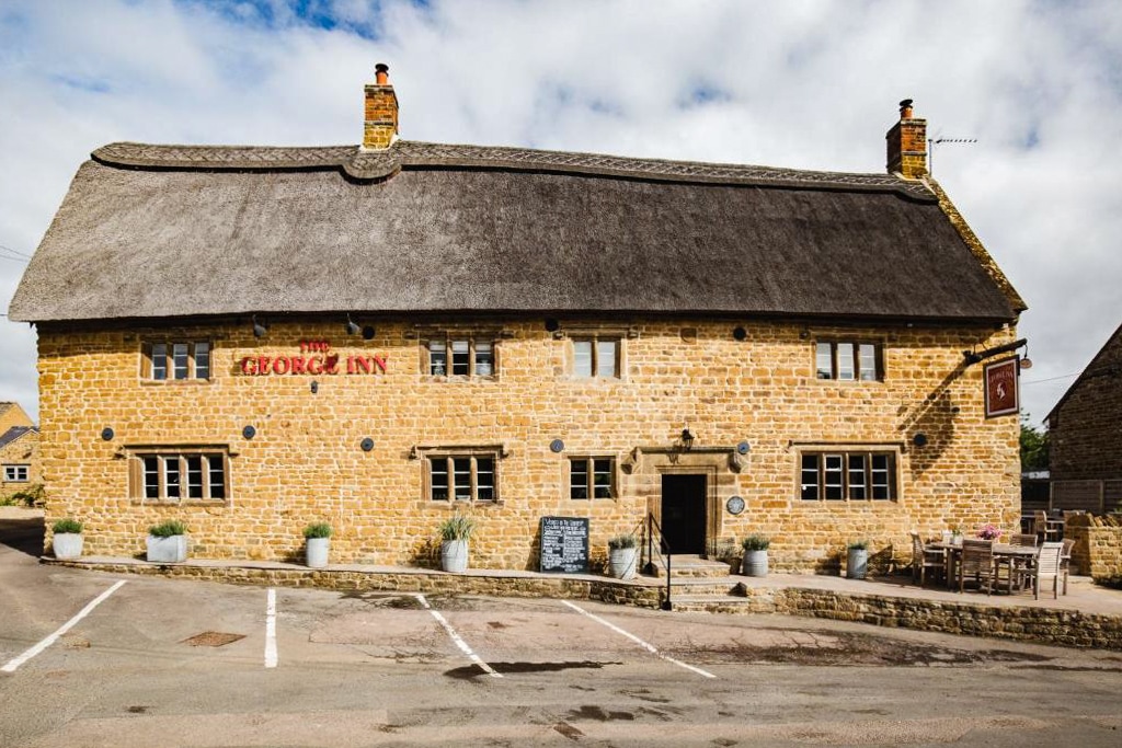 Best 5 Star Hotels in Cotswolds, England: The George Inn
