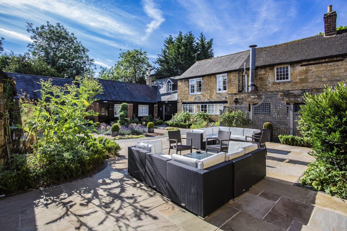 Best 5 Star Hotels in Cotswolds, England: The White Hart Royal