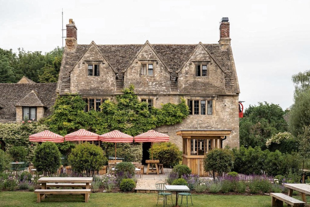 Best Luxury Hotels in Cotswolds, England: The Double Red Duke