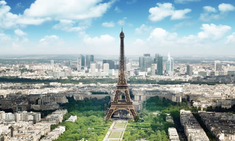 The Best Luxury Hotels Near the Eiffel Tower