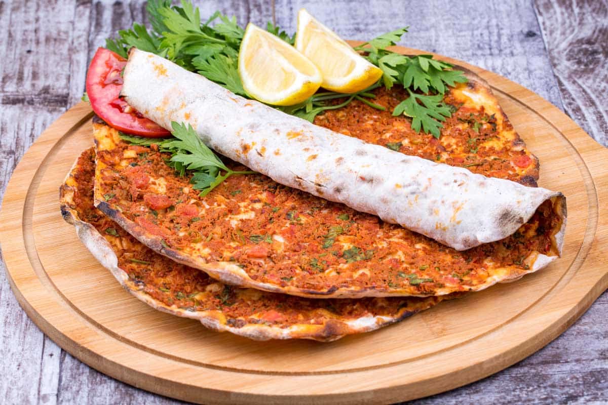 Best Foods to Try in Turkey: Lahmacun