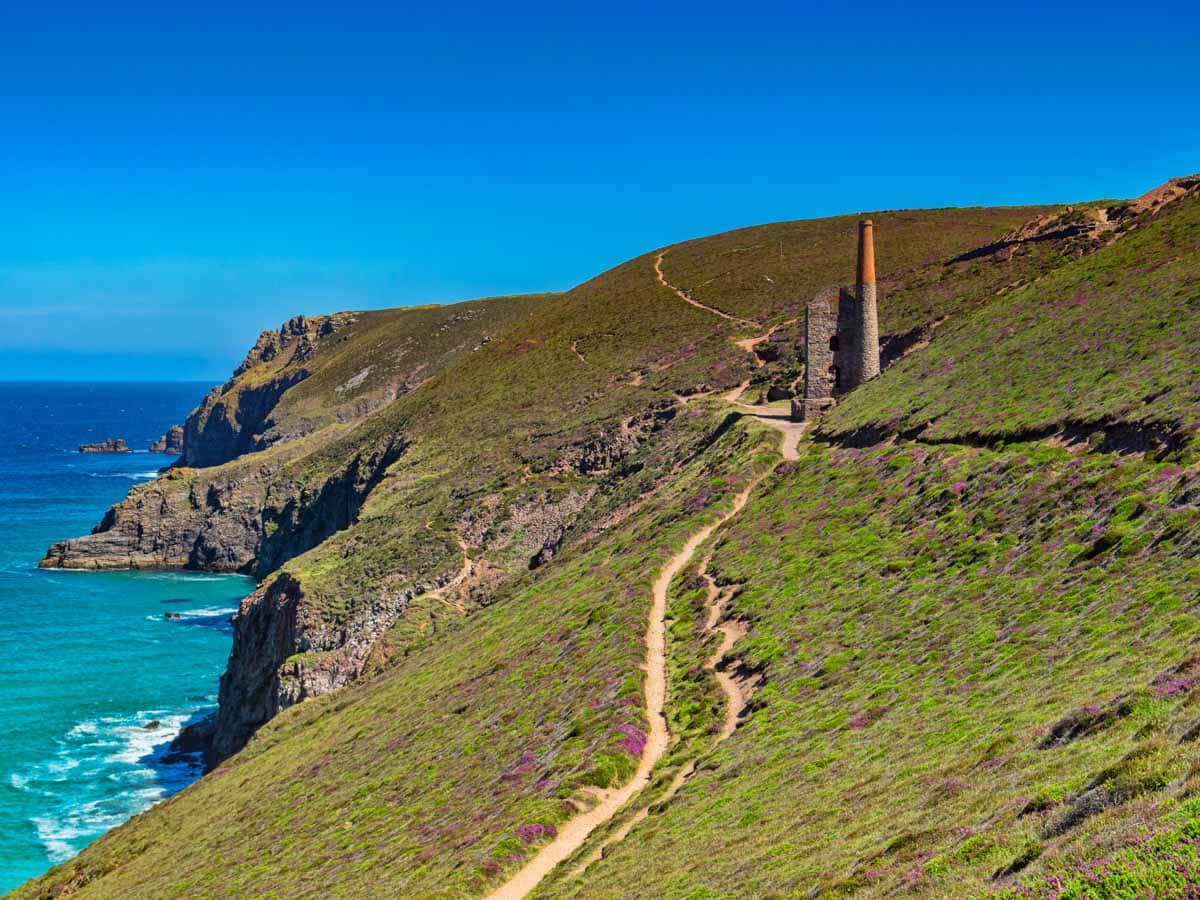 Long-Distance Hikes Trails in UK: South West Coast Path