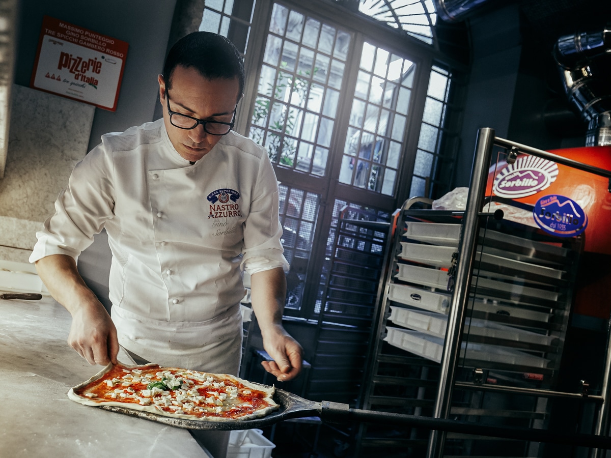 Where to Eat Pizza in Naples: Sorbillo