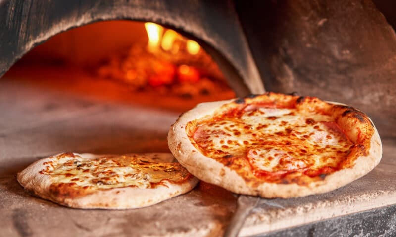 Where to Find the Best Neapolitan Pizza in Naples – An Insider’s Guide