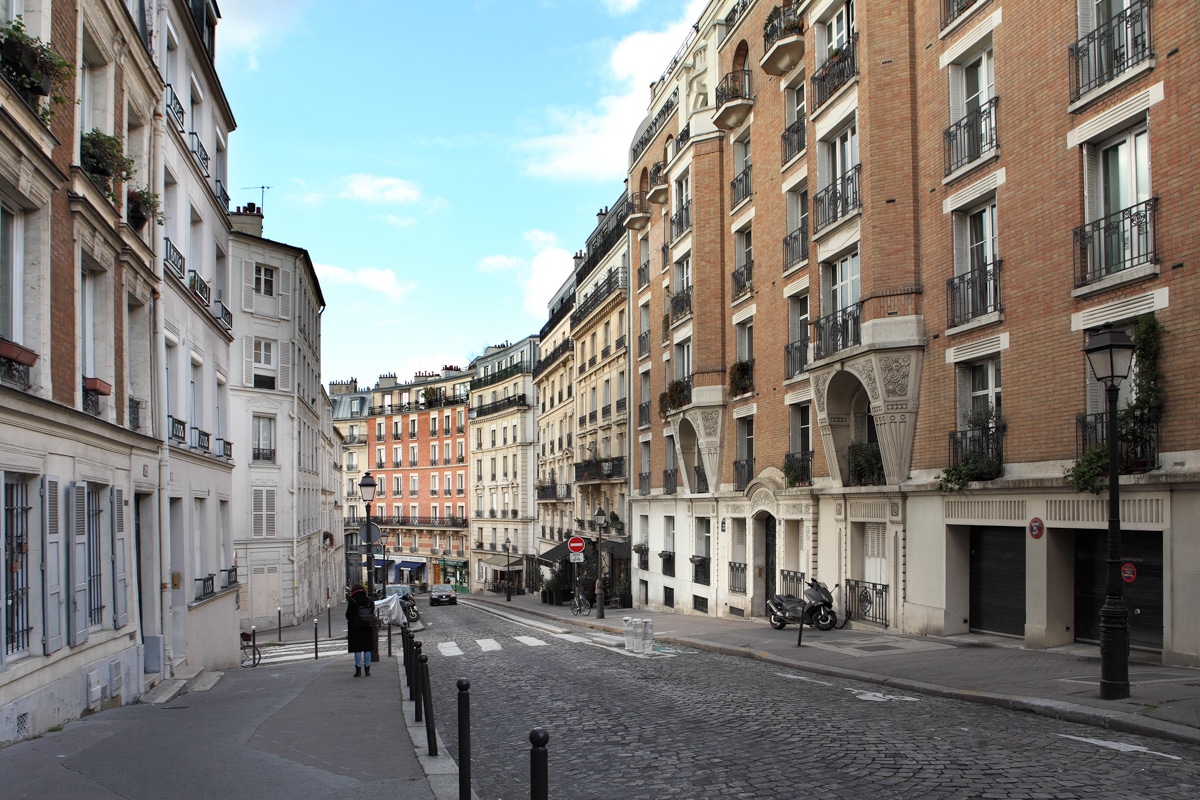 Best Time to go to Paris: Cobbled Streets