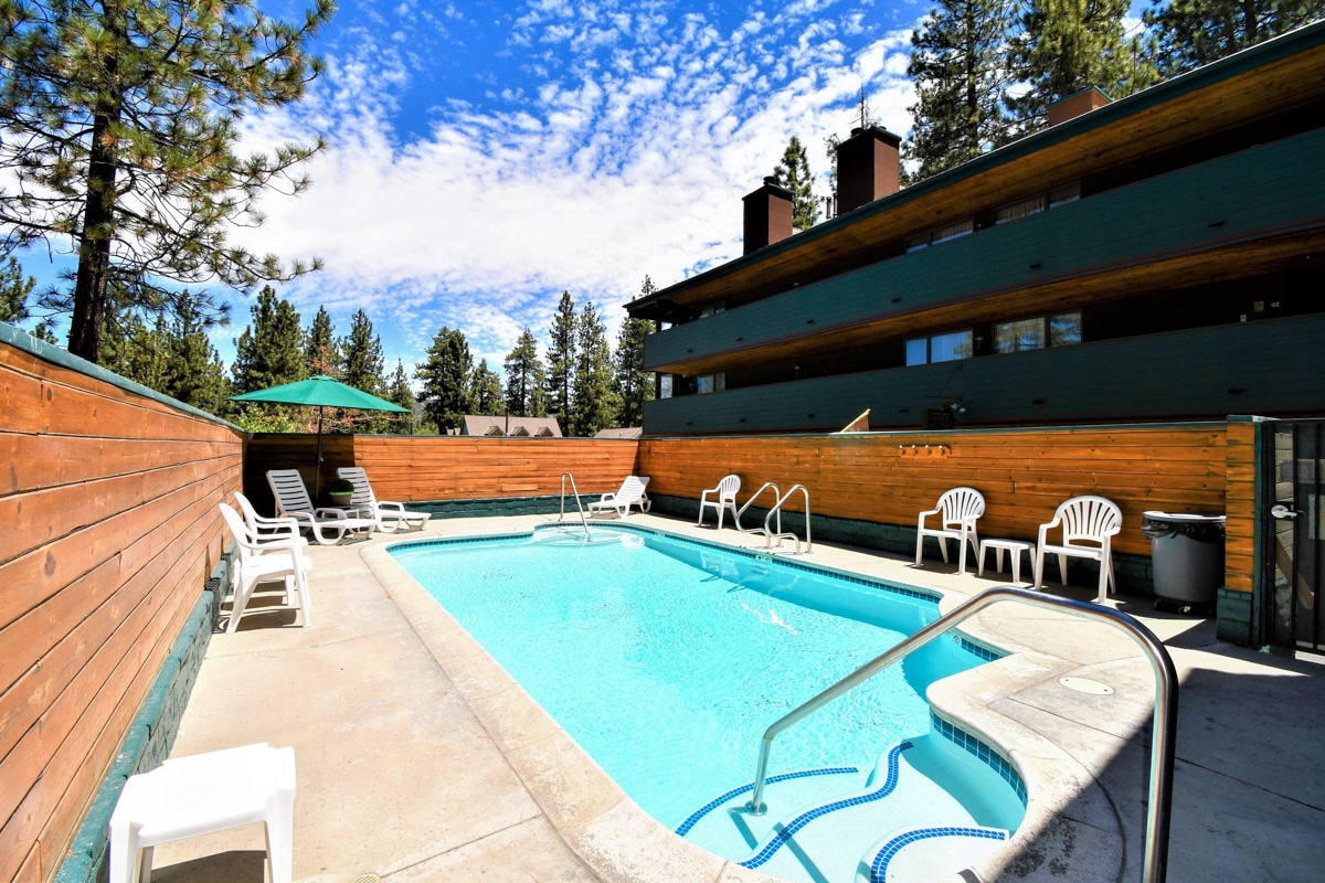 Best Hotels in Big Bear, California: Snow Lake Lodge